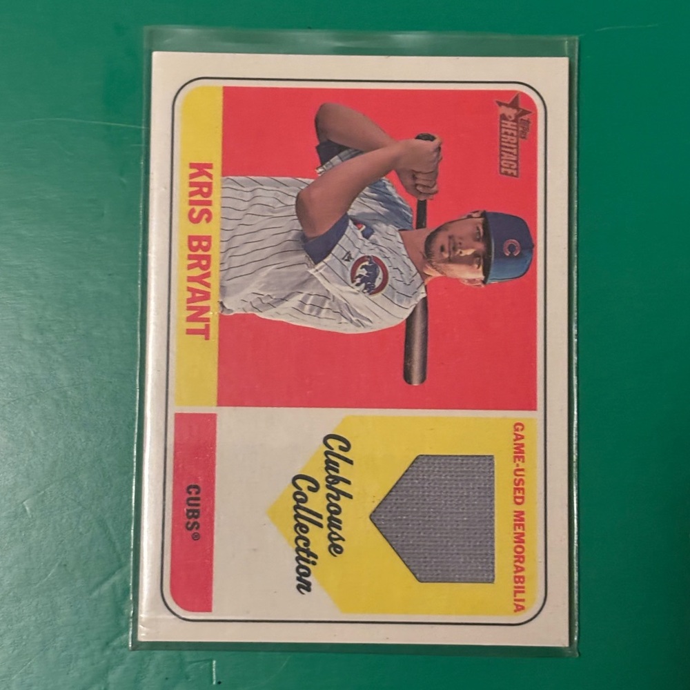 Kris Bryant 2018 Topps Heritage Clubhouse Collection Relic Baseball Card CCR-KB